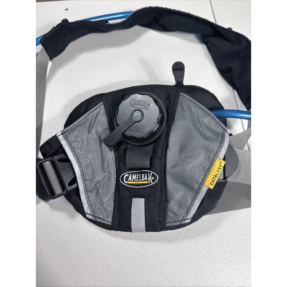 CamelBak Gray 45 oz 1.3 L Hydration Water‎ Pack Hip Lumbar Flashflo w/Bladder